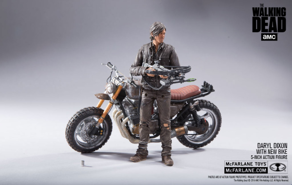 walking-dead-s6-daryl-with-bike-006