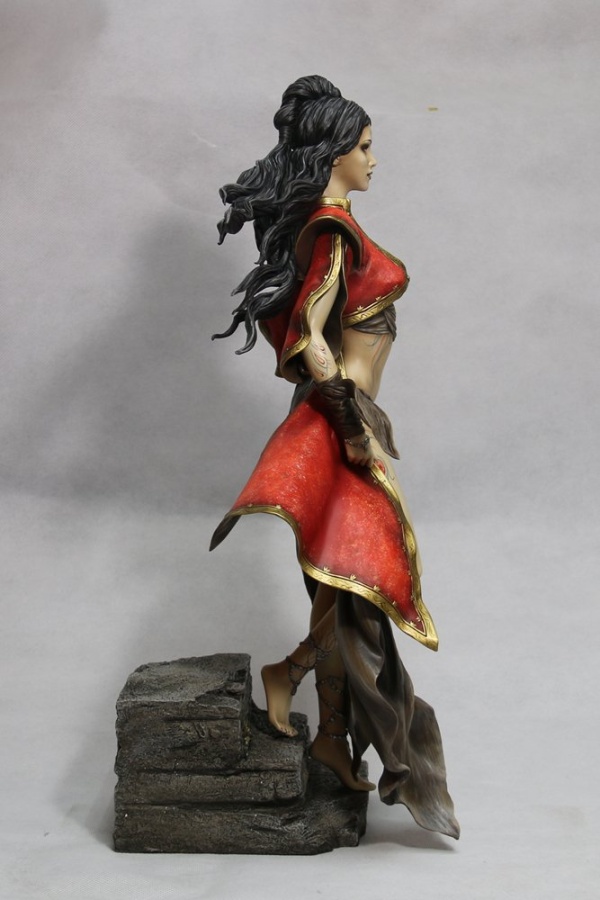 fantasy-figure-gallery-statue-1-4-dead-moon-luis-romulo-royo-54-cm-2